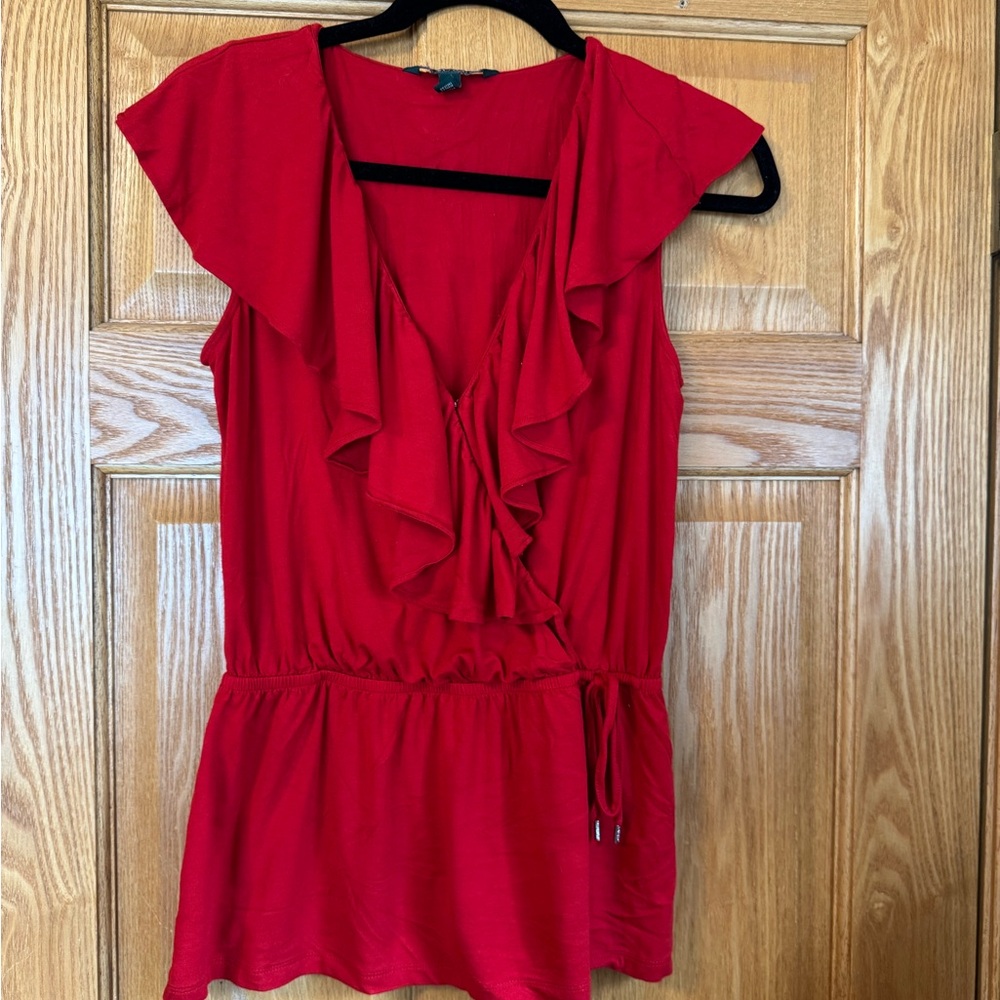 Lauren S/P sleeveless crossover style ruffle sleeveless top!
